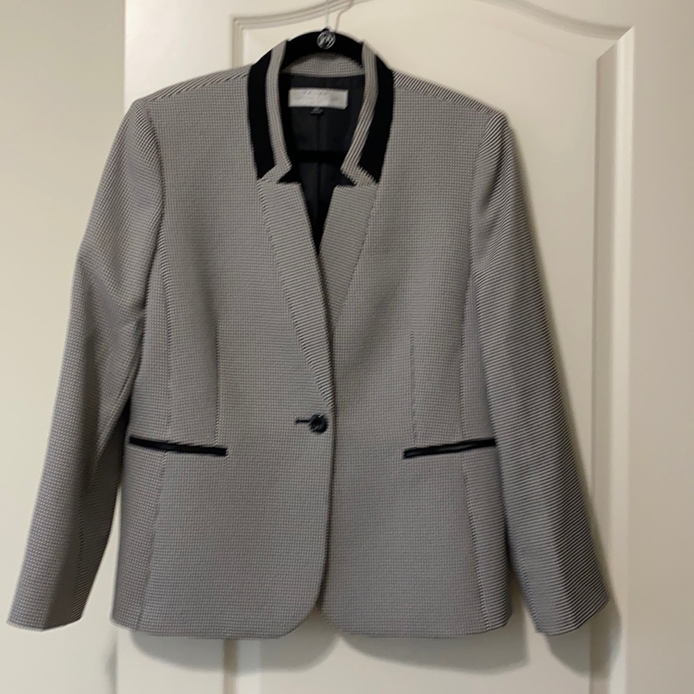 Quality jacket. Worn a few times.  Herringbone
